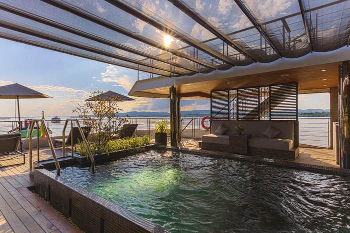 Scenic River Cruises Scenic Aura Vitality Pool 9.jpg